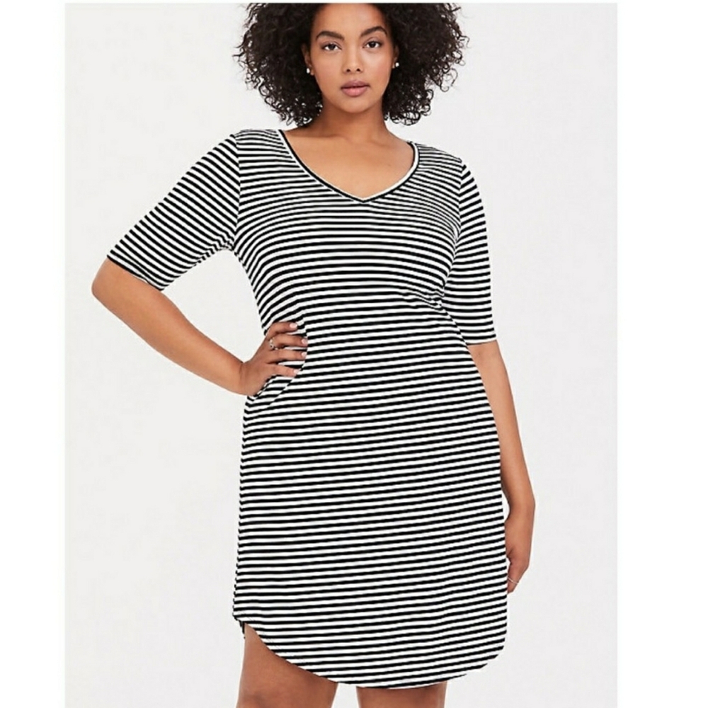 Torrid Black & White Stripe Tee Shirt Dress Short Sleeve Size 1X NWT